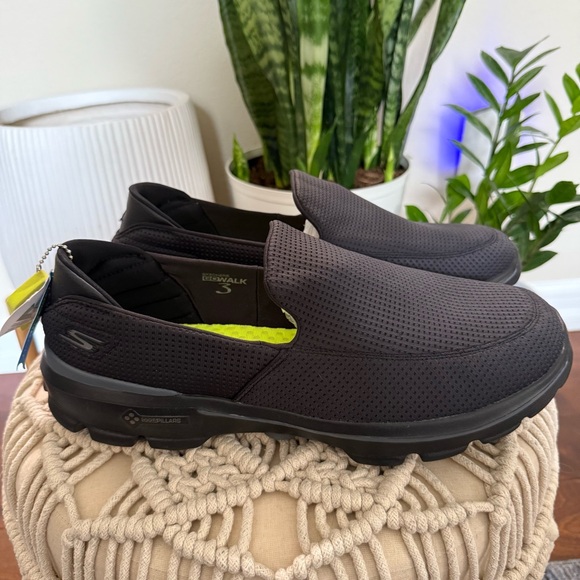Skechers Men's black  Slip-On Loafers - Picture 1 of 7